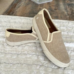 Frye canvas shoe 7.5 in excellent condition